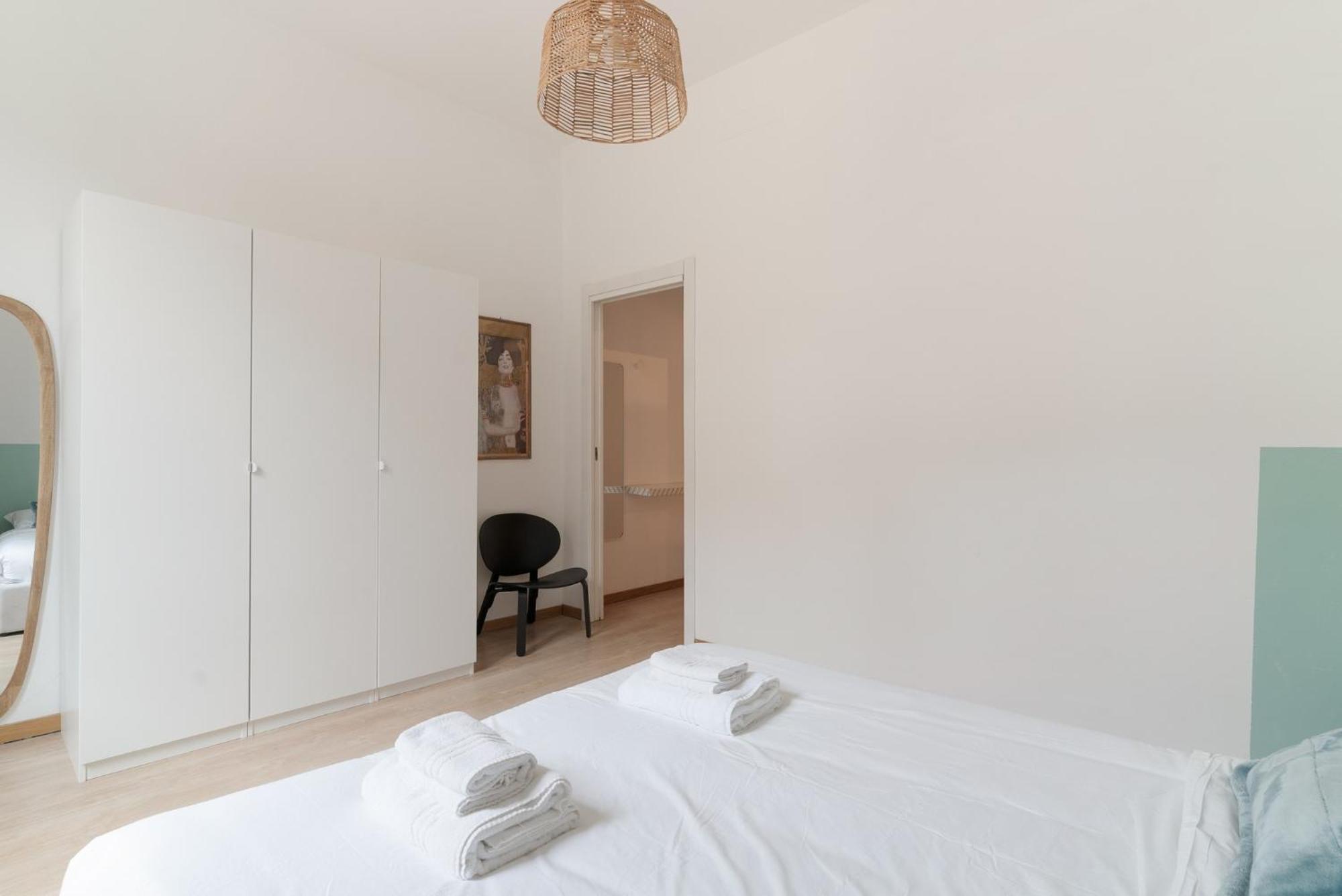 Guesthost - Porta Garibaldi White Flats, Milan